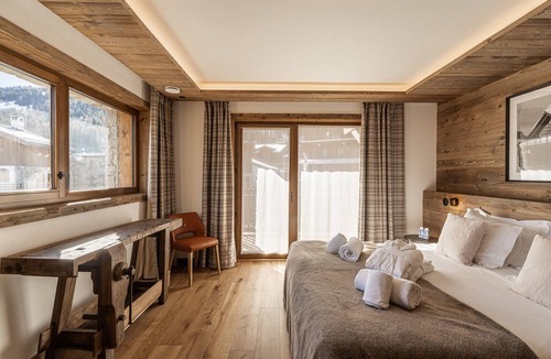 Le Praz Ski Chalet | Stunning chalet with sauna and pets allowed in Courchevel