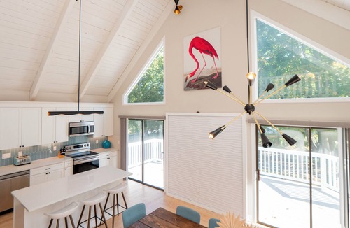 Middletown House | Stunning, Chic Remodel! Beach House Minutes to Newport!
