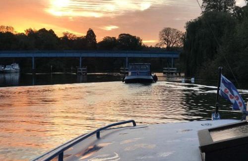 Bourne End Boat Rental | Stunning Classic Dutch Barge near Henley & Marlow