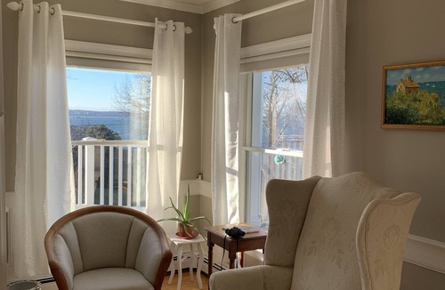 Plymouth House | Stunning comtemporary house with amazing ocean views!
