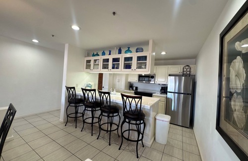 Avalon Condo | Stunning condo with golf cart, pool, gym, beach. Couples, family, friend groups!