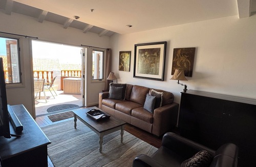Avalon Condo | Stunning condo with golf cart, pool, gym, beach. Couples, family, friend groups!