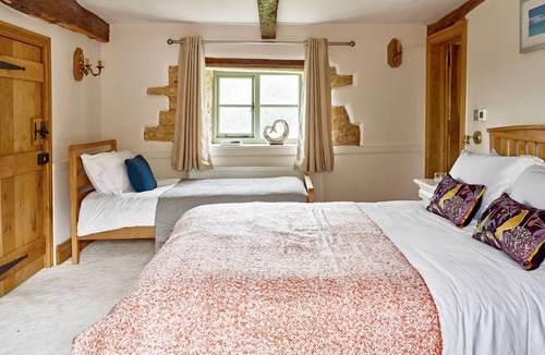 France Lynch House | Stunning Cotswold Retreat - Cotswold Valley view Manor - sleeps upto 20