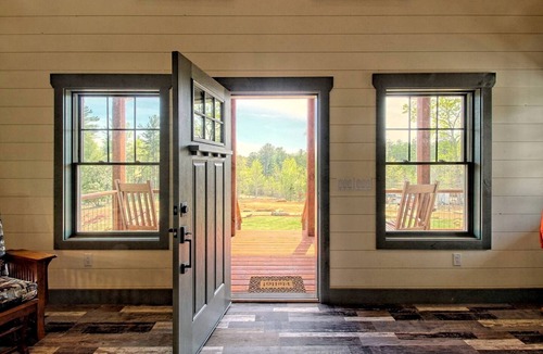 Wiley Cottage | Stunning Cottage Rental Ideal for a Family to Go Glamping in Georgia