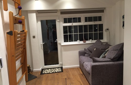Taff's Well Apartment | Stunning, countryside Studio With Woodburning stove