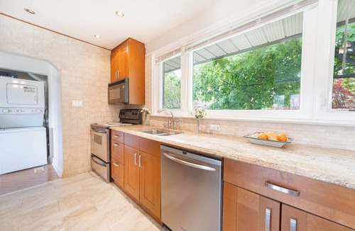 Wexford House | Stunning Detached Exclusive House - 7 Beds & Yard