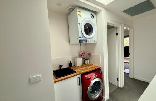 Dickson House | Stunning Dickson Luxe 3BR 2Bath Double Garage WiFi Brand New Home