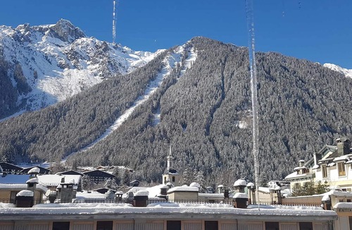 Chamonix City Centre Apartment | Stunning downtown apartment - Pets allowed, WiFi