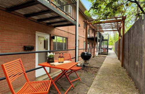 Old Town Apartment | Stunning Downtown Condo - 5 min walk to Old Town!