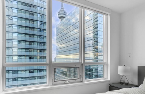 Toronto Entertainment District Condo | Stunning Downtown Toronto 2 Bedroom & 2 Washroom CN Tower/Lake Views