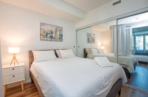 Fort York Apartment | Stunning DT Waterfront Suite with Swimming Pool