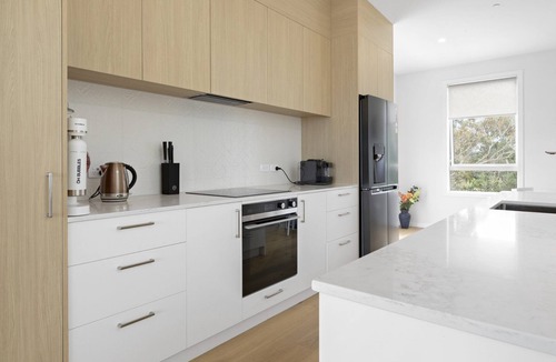 Paraparaumu Beach House | Stunning executive family home! Ocean views, 2 min walk to the beach, elevator!