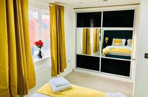Dadlington House | Stunning family Detached house in Coventry-sleep7,free car park,WiFi,Netflix-TV