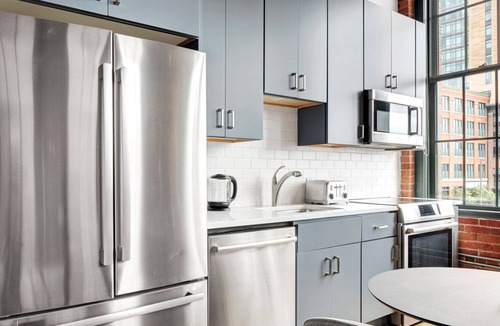 Fort Point Apartment | Stunning Fort Point Studio w/Washer + Dryer, near Seaport by Blueground