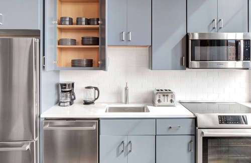 Fort Point Apartment | Stunning Fort Point Studio w/Washer + Dryer, near Seaport by Blueground