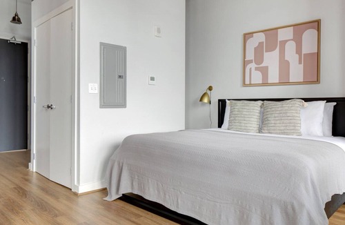 Fort Point Apartment | Stunning Fort Point Studio w/Washer + Dryer, near Seaport by Blueground