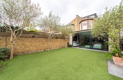 Palace Riverside House | Stunning four Bedroom Family Home in Leafy Fulham
