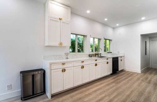 Surfside House | Stunning Full Glatt Kosher House with Heated Pool!