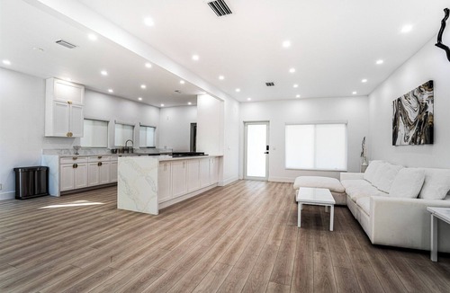 Surfside House | Stunning Full Glatt Kosher House with Heated Pool!