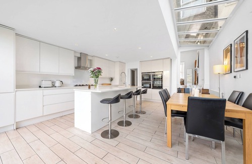 The Lane House | Stunning fully furnished 4 bedroom house in Peckam - perfect for your