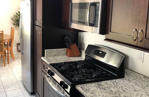 Tropic House | Stunning get away in a beautiful neighborhood!!!