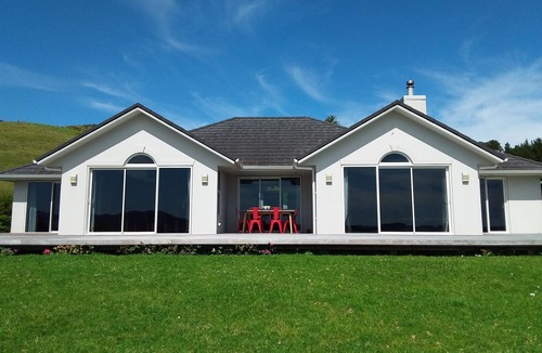 Preece Point House | Stunning Getaway - Panoramic Views. Private/Spacious/4 Bedrooms/2 Bathrooms