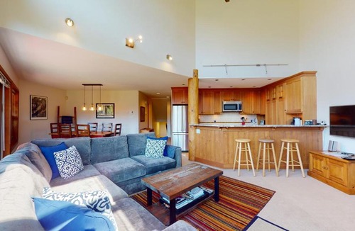 Blackcomb House | Stunning Golf Course Setting by Harmony Whistler