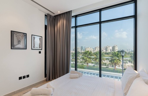 Dubai Villa | Stunning Golf Course View - 4 BR Townhouse at JGE