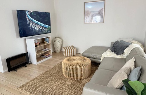 Cronulla Apartment | Stunning Ground Floor Apt with Ocean Views