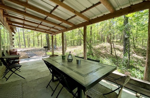 Boles Cabin | Stunning Group Cabin with Beautiful Surroundings and Hiking Trails in Arkansas