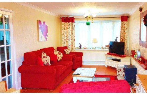 Chapel Saint Leonards House | Stunning Holiday Cottage nr Skegness in Sunny Chapel St Leonards Just mins from the Beach & Attractions - Perfect for Couples & Family's who love to Relax but want Exciting Adventures nearby! Large Pet Friendly garden!