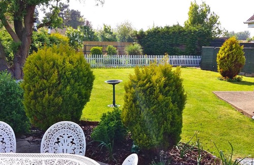 Chapel Saint Leonards House | Stunning Holiday Cottage nr Skegness in Sunny Chapel St Leonards Just mins from the Beach & Attractions - Perfect for Couples & Family's who love to Relax but want Exciting Adventures nearby! Large Pet Friendly garden!