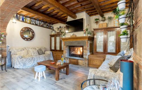Cascine-La Croce House | Stunning Home In Capannori With Jacuzzi