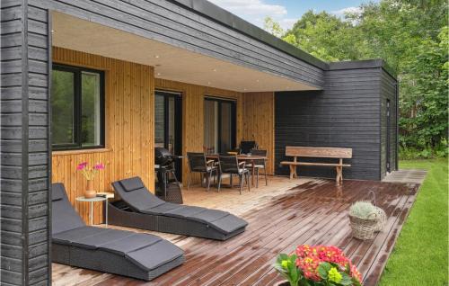 Farvang House | Stunning Home In Fårvang With Wifi
