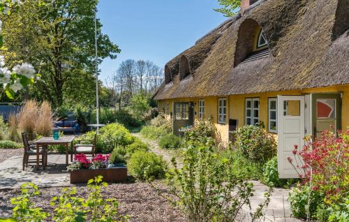 Fynshav House | Stunning Home In Haderslev With Kitchen