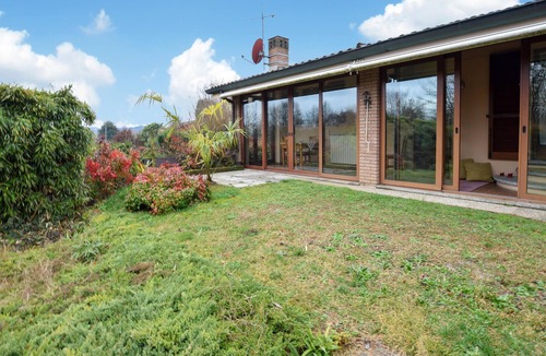 Merone House | Stunning home in Merone with swimming pool