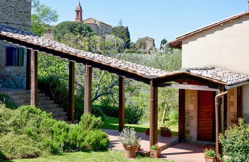 Paciano House | Stunning home in Paciano with kitchen