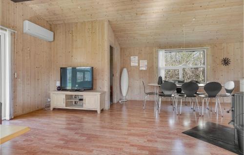 Ronbjerg House | Stunning Home In Roslev With Sauna
