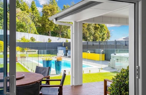 Waipahihi House | Stunning Home * Open Plan * Swimming & Spa Pool * Quiet Location n
