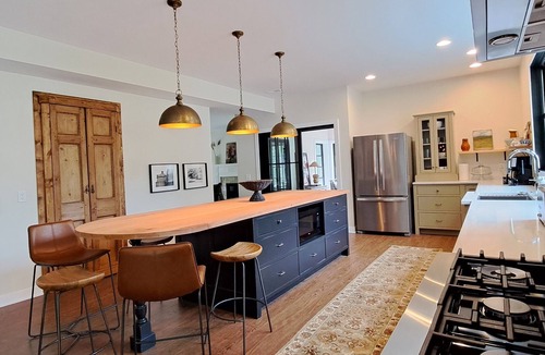 Lakeside House | Stunning home w/Private Association Beach 2 Screened Porches