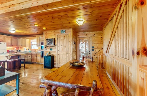 Ranger House | Stunning home with seasonal mtn views, large wrap-around decks, private hot tub