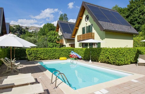 Coreglia Antelminelli House | Stunning private villa for 8 guests with WIFI, pool, TV, terrace, pets allowed and parking