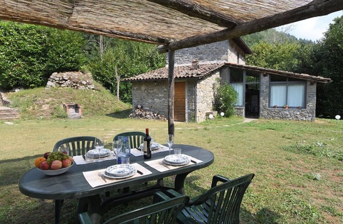 Coreglia Antelminelli House | Stunning private villa for 4 guests with private pool, WIFI, TV and pets allowed