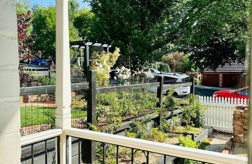 Bathurst House | Stunning Keppel St. Federation Cottage