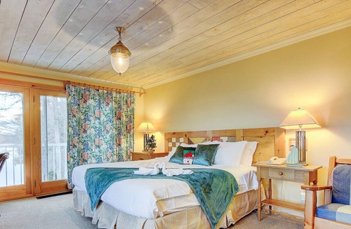 Sutton Apartment | Stunning Lake View guest rooms at Jackson Point (Boathouse)