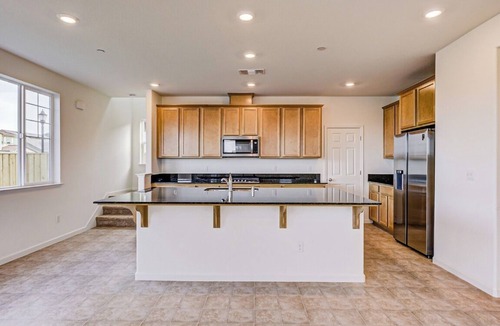 Oakley House | Stunning Lake view Modern Home close to Marina boating