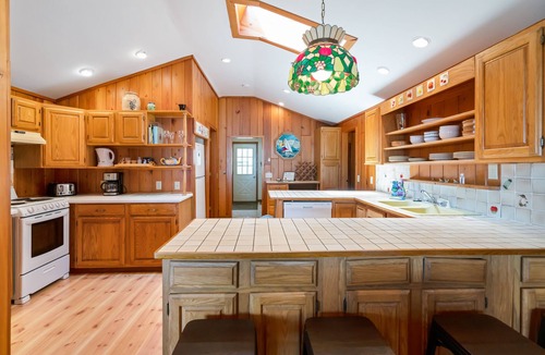 Fort Erie Cottage | Stunning Lake Views on shores of Lake Erie