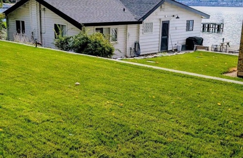 Okanagan-Similkameen Cabin | Stunning Lakefront Cabin in Heart of Naramata Village