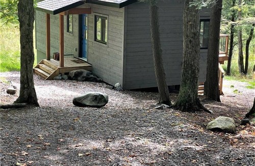 McDougall Cabin | Stunning Lakeside Cabin in McKellar, Ontario - The Ultimate Glamping Getaway Destination