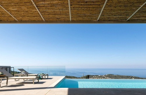 Kavallos Villa | Stunning Lefkada Villa | 2 Bedrooms | Villa Souyadora | Infinty Pool